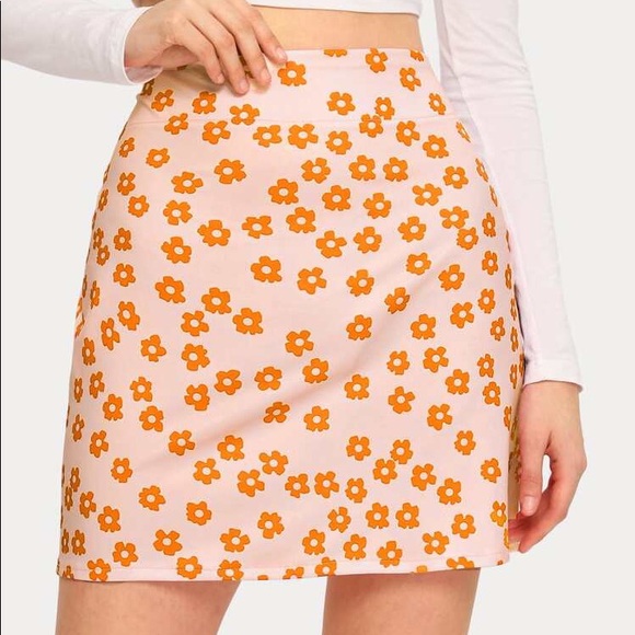 YELLOW FLORAL SHEIN MINI SKIRT - Picture 2 of 5